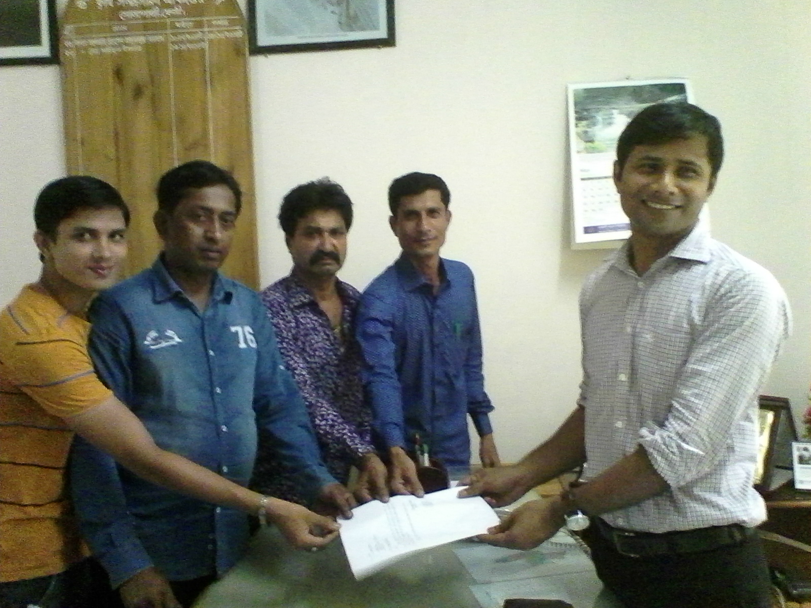 জহিরের সমর্থনে চেয়ারম্যান প্রার্থী মিলনের মনোনয়ন প্রত্যাহার