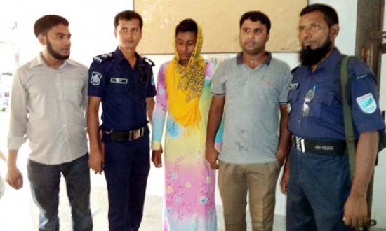 প্রেমিকাকে পেতে বোরকা পরে কলেজে এসেছে ছাত্র