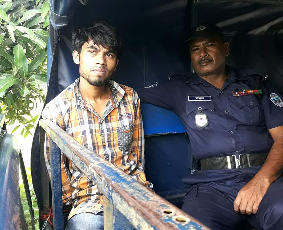 ফুলগাজীতে ইভটিজিংয়ের দায়ে যুবকের কারাদন্ড