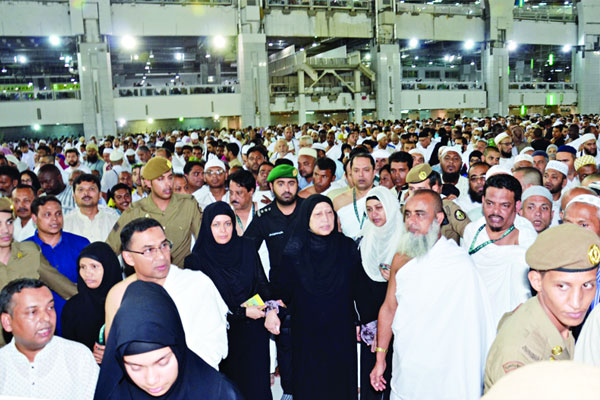 হারাম শরিফ তাওয়াফ করেছেন খালেদা-তারেক