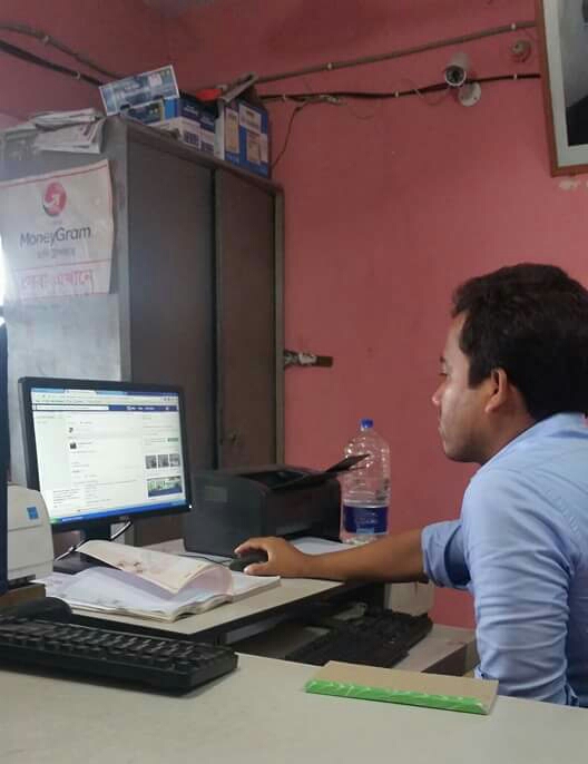 অফিস চলাকালীন ফেসবুকে ব্যাস্ত সোনাগাজীর জনতা ব্যাংক কর্মকর্তা
