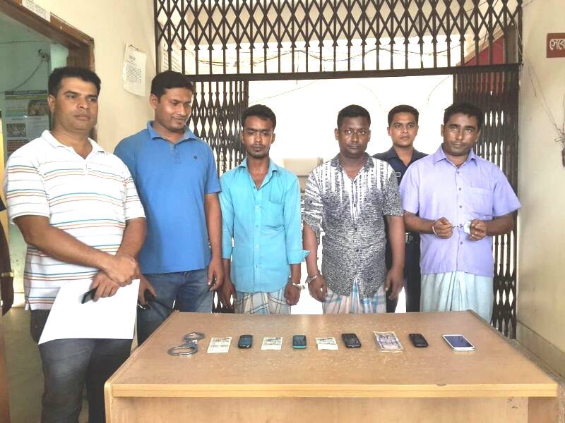 ডিবি পুলিশ সেজে চিনতাইকালে ফেনীতে যুবদল নেতাসহ ৩ জন আটক