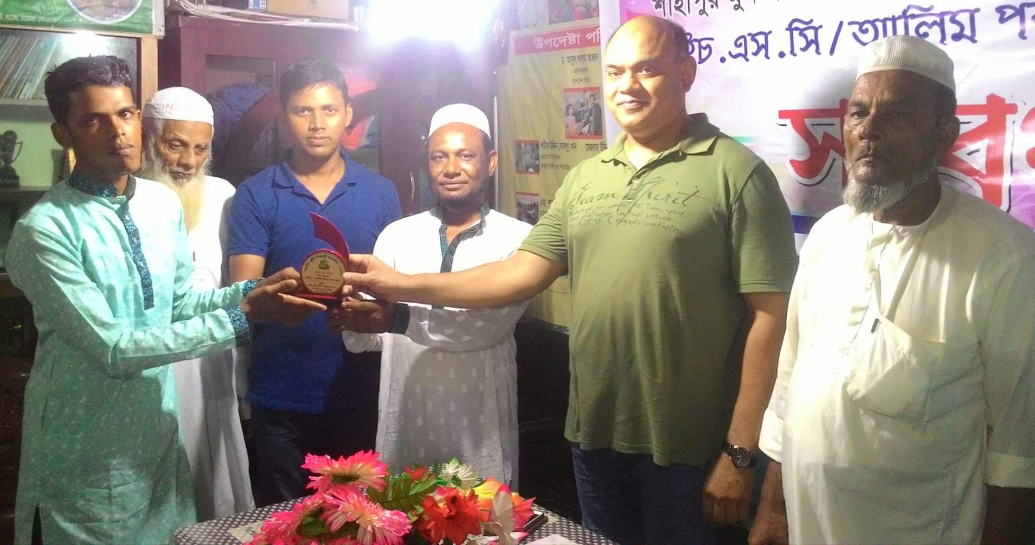 এইচএসসি কৃতি শিক্ষার্থীদের সংবর্ধনা দিয়েছে শাহাপুর মুনষ্টার ক্লাব