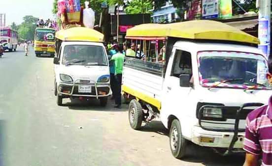 চাঁদা দাবী।। ফেনী-সোনাগাজী সড়কে ইমা গাড়ী চলাচল বন্ধ