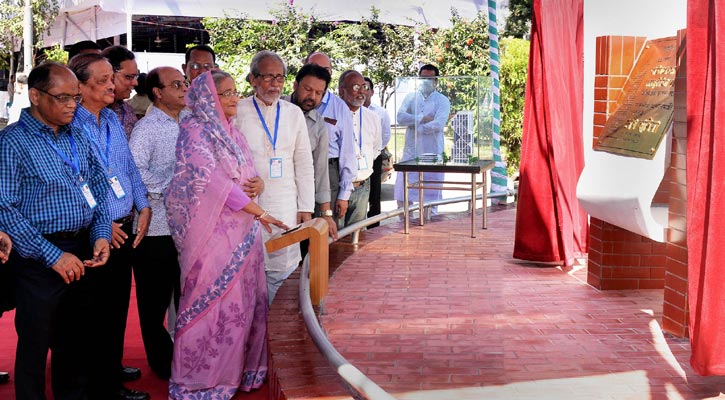 অনলাইন পত্রিকার গুরুত্ব বাড়ছে : শেখ হাসিনা