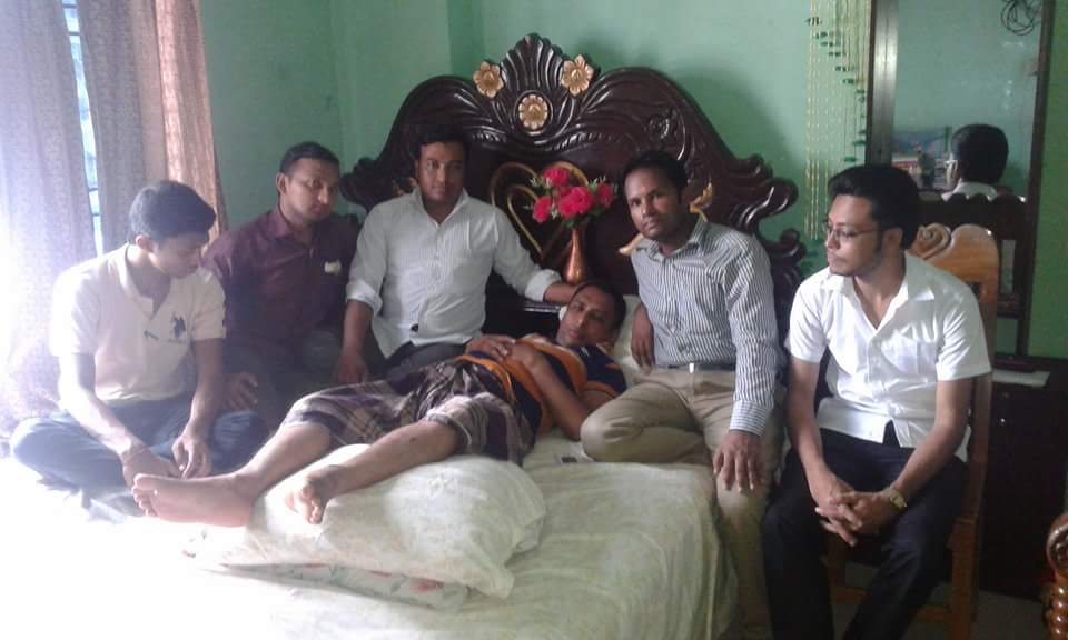 আহত সাংবাদিক ফরহাদের  পাশে ফুলগাজী প্রেসক্লাব নেতৃবৃন্দ