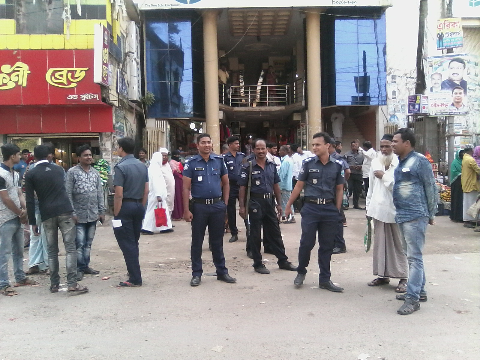 নিজাম হাজারীর রায়কে ঘিরে সোনাগাজীতে সতর্ক অবস্থানে পুলিশ