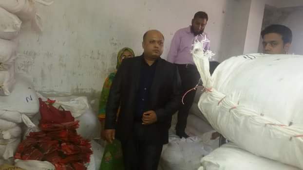 ফেনীতে ভ্রাম্যমান অাদালত || নিষিদ্ধ পলিথিন জব্দ