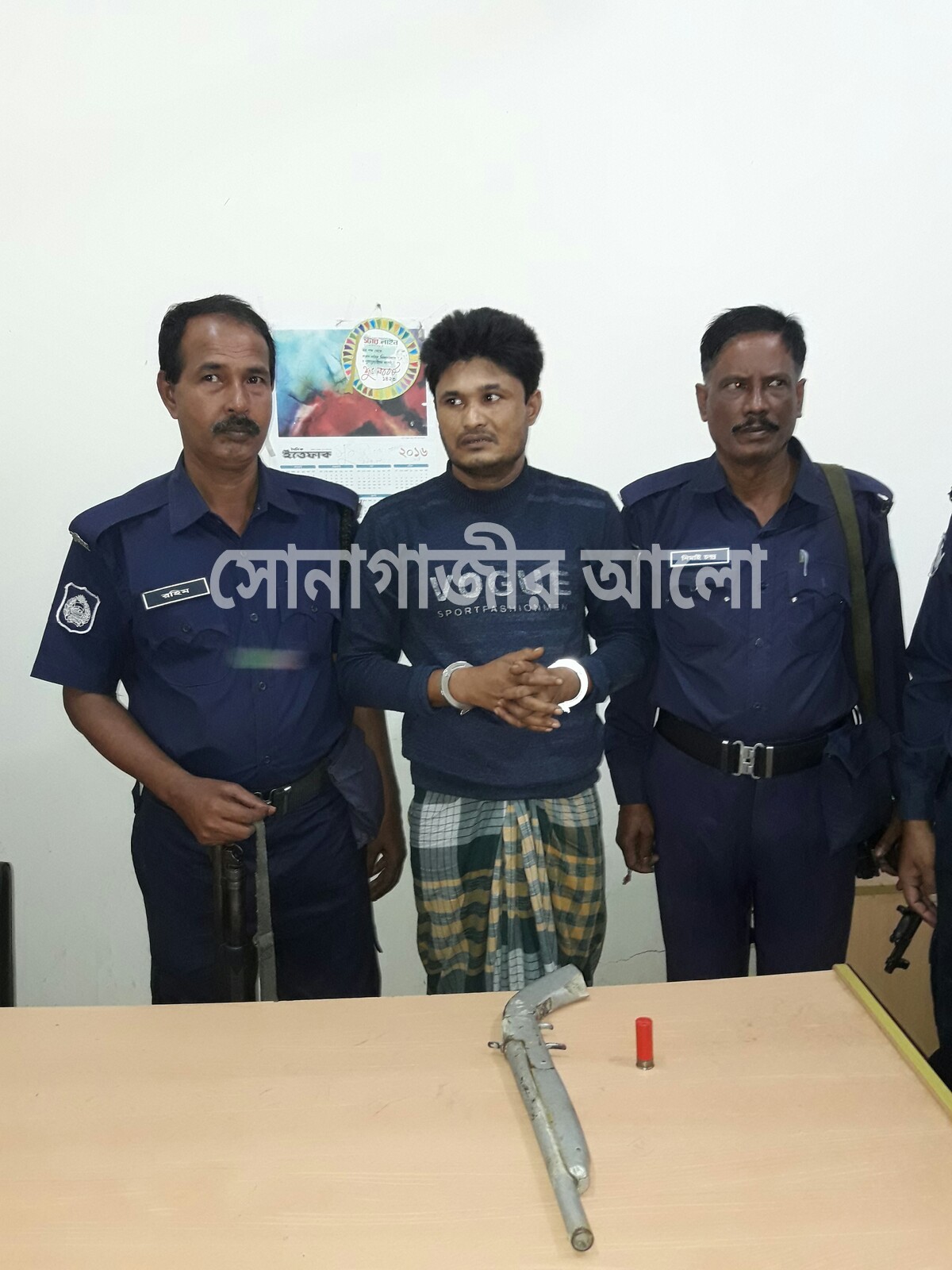 শীর্ষ সন্ত্রাসী গুরামিয়া অস্ত্রসহ গ্রেফতার