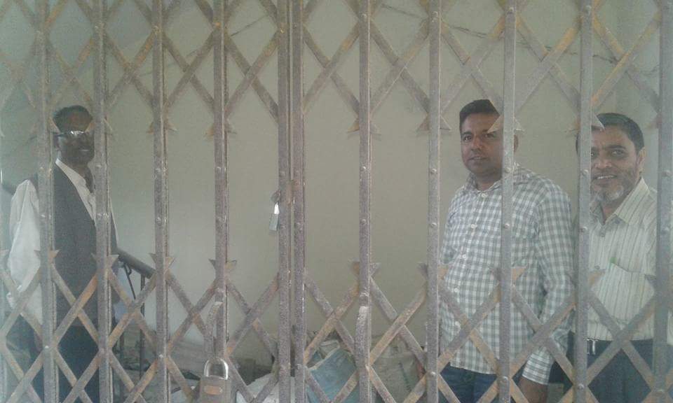 সোনাগাজীর বখতারমুন্সি কলেজে অধ্যক্ষের অপসারনের দাবীতে ছাত্রদের বিক্ষোভ ও ভাংচুর