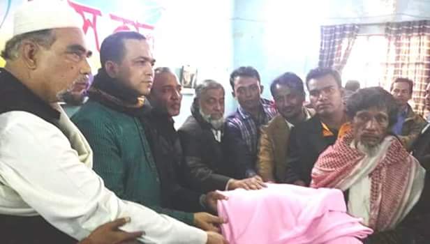 সোনাগাজী প্রেসক্লাবে দুস্থ প্রতিবন্ধিদের মাঝে কম্বল বিতরন