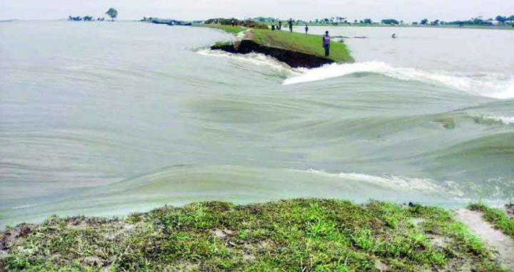 বাঁধ নির্মাণে অনিয়ম: সচিবসহ ১৪০ জনের বিরুদ্ধে মামলা